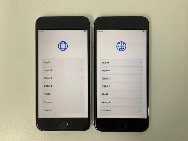 Apple - iphone se(2020) 2nd gen 64gb white (2x) - afbeelding 1 van  3