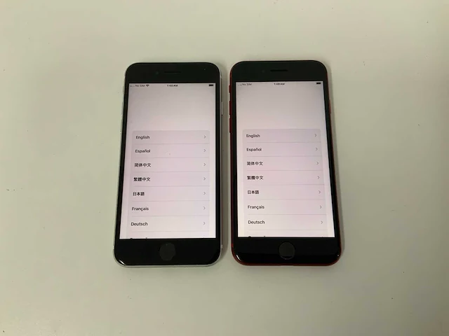 Apple - iphone se(2020) 2nd gen 64gb white/red (2x) - afbeelding 1 van  3