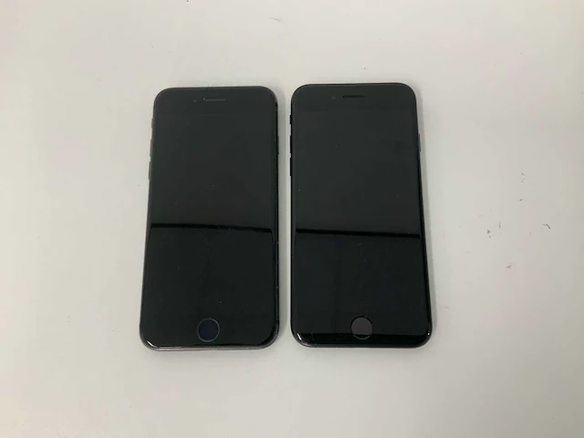 Apple - iphone se(2022) 3rd gen 64gb midnight & iphone 8 64gb space gray (2x) - afbeelding 2 van  3