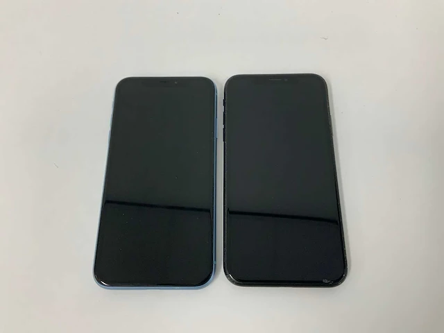 Apple - iphone xr 64gb black/blue (2x) - afbeelding 2 van  3