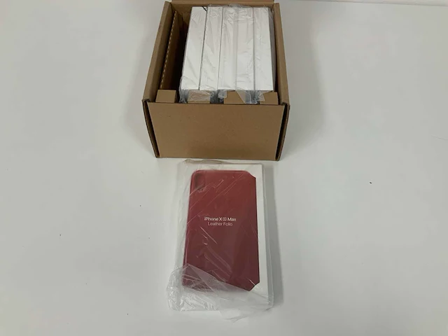 Apple - iphone xs max leather folio red - mrx32zm/a (6x) - afbeelding 1 van  3
