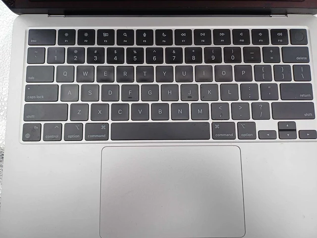 Apple - macbook air m2 - laptop - afbeelding 2 van  8