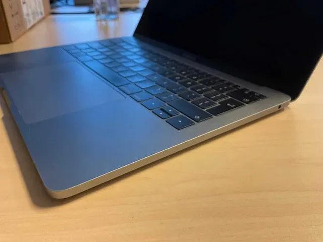 Apple - macbook pro - laptop - afbeelding 4 van  6