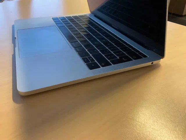 Apple - macbook pro - laptop - afbeelding 3 van  8