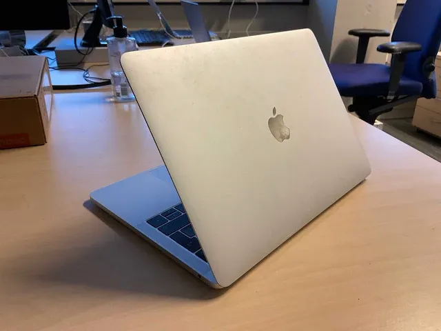 Apple - macbook pro - laptop - afbeelding 4 van  8