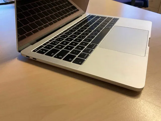 Apple - macbook pro - laptop - afbeelding 5 van  8