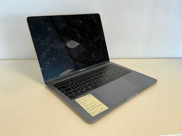 Apple - macbookpro14,1 (13 inch) - laptop - afbeelding 1 van  6