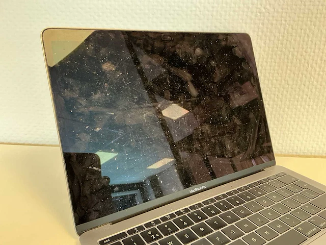 Apple - macbookpro14,1 (13 inch) - laptop - afbeelding 3 van  6
