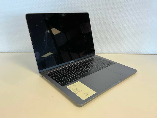 Apple - macbookpro14,1 (13 inch) - laptop - afbeelding 1 van  6