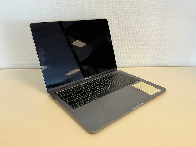 Apple - macbookpro14,1 (13 inch) - laptop - afbeelding 1 van  7