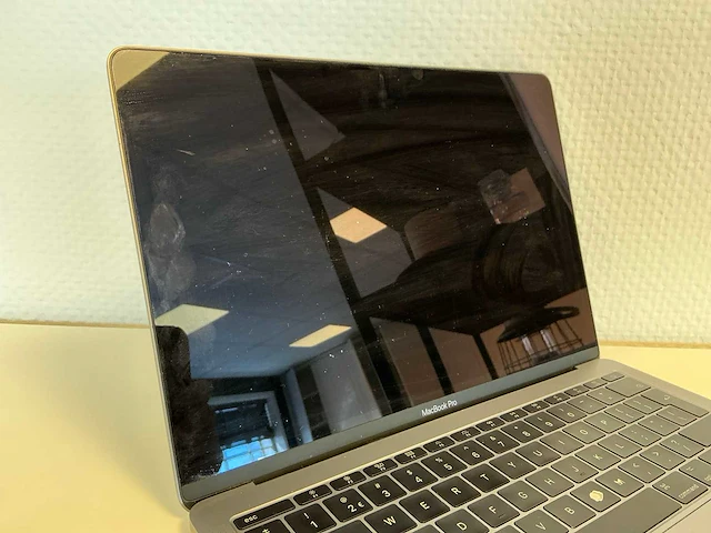 Apple - macbookpro14,1 (13 inch) - laptop - afbeelding 3 van  7