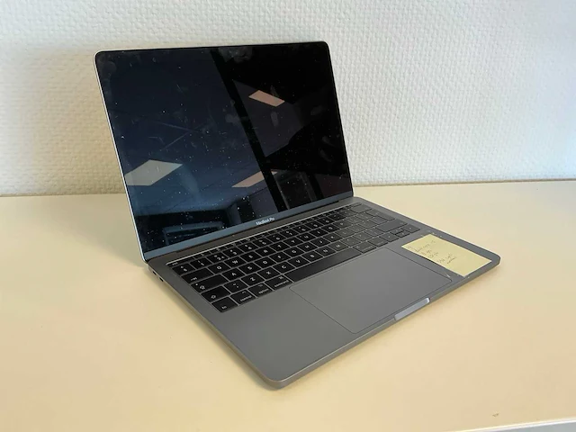 Apple - macbookpro14,1 (13 inch) - laptop - afbeelding 1 van  6