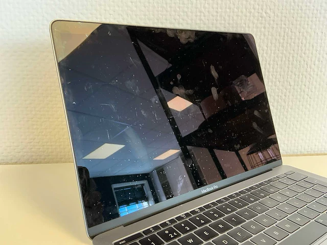 Apple - macbookpro14,1 (13 inch) - laptop - afbeelding 3 van  6