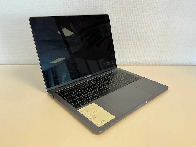 Apple - macbookpro14,1 (13 inch) - laptop - afbeelding 1 van  6