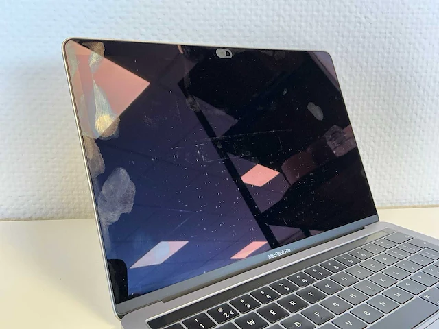 Apple - macbookpro15,4 (13 inch) - laptop - afbeelding 3 van  6