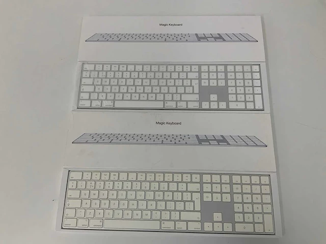 Apple - magic qwerty keyboard with numeric keypad (2x) - afbeelding 1 van  3