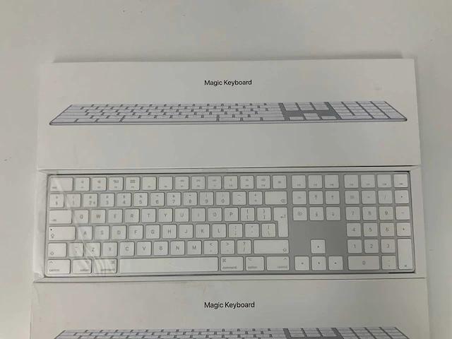 Apple - magic qwerty keyboard with numeric keypad (2x) - afbeelding 2 van  3