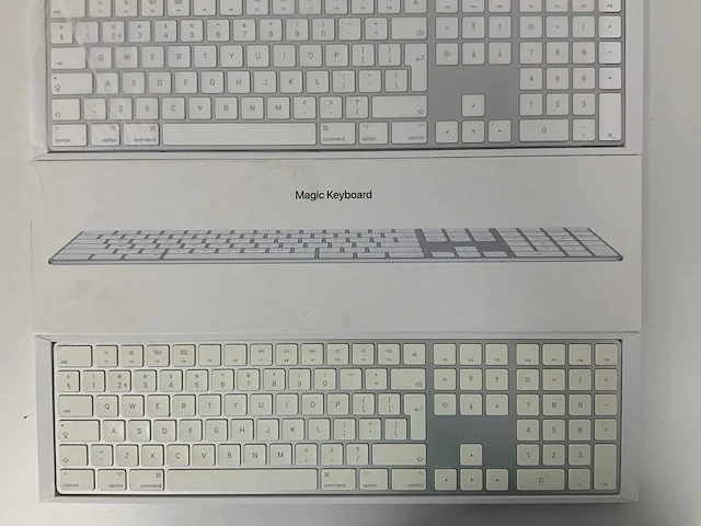 Apple - magic qwerty keyboard with numeric keypad (2x) - afbeelding 3 van  3