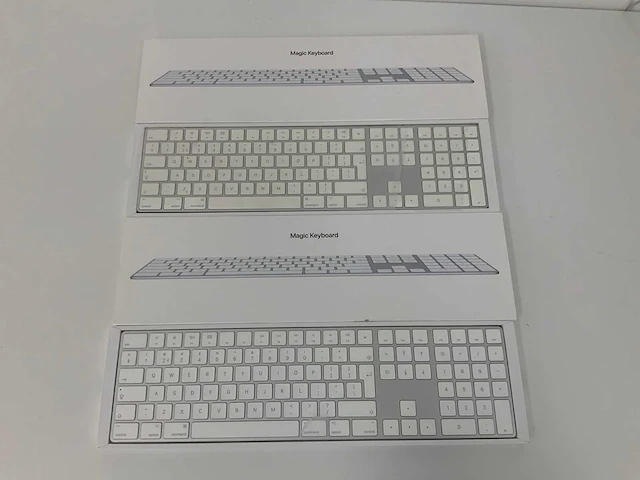 Apple - magic qwerty keyboard with numeric keypad (2x) - afbeelding 1 van  3