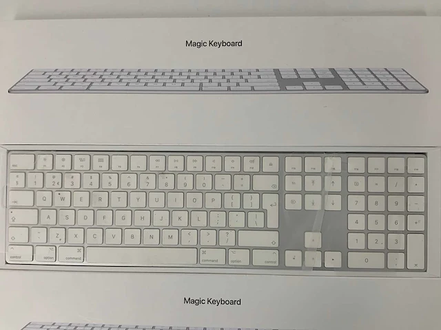 Apple - magic qwerty keyboard with numeric keypad (2x) - afbeelding 3 van  3