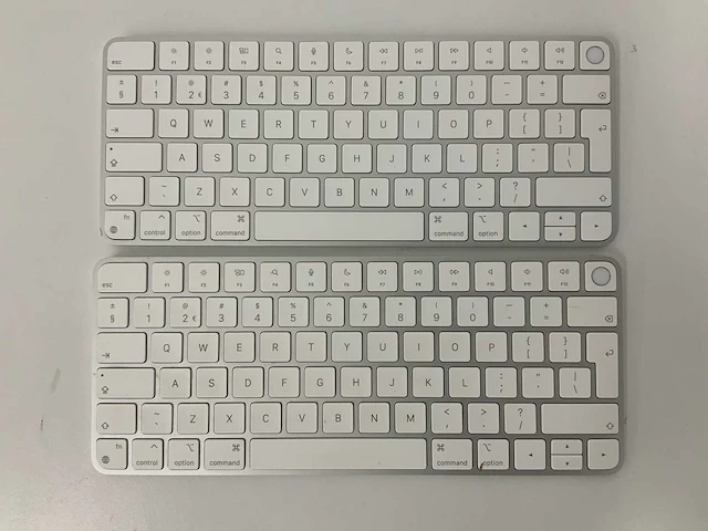 Apple - magic qwerty keyboard with touch id (2x) - afbeelding 1 van  2