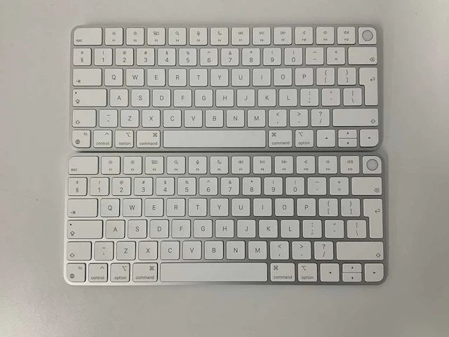 Apple - magic qwerty keyboard with touch id (2x) - afbeelding 1 van  2