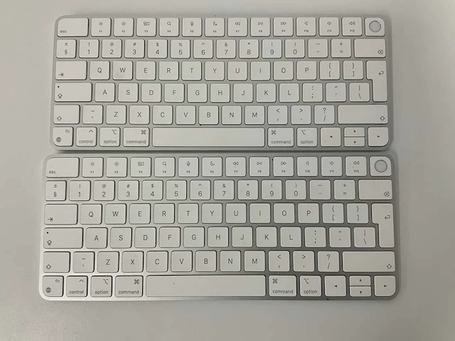 Apple - magic qwerty keyboard with touch id (2x) - afbeelding 1 van  2