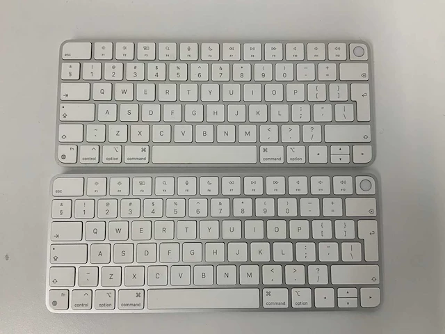 Apple - magic qwerty keyboard with touch id (2x) - afbeelding 1 van  2