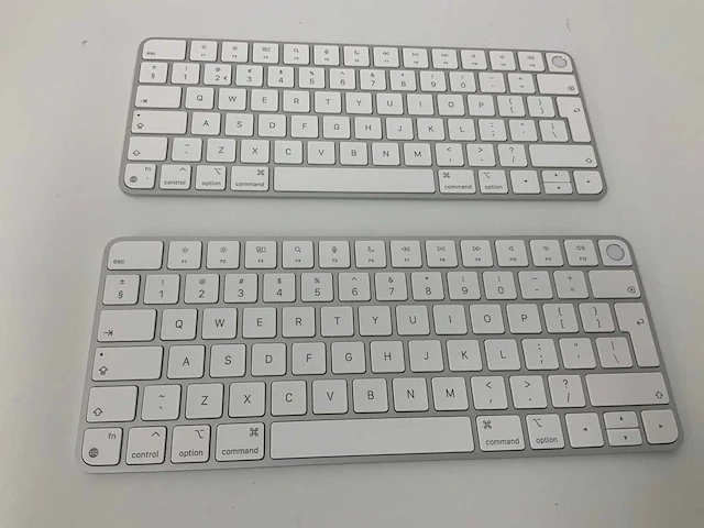 Apple - magic qwerty keyboard with touch id (2x) - afbeelding 1 van  2