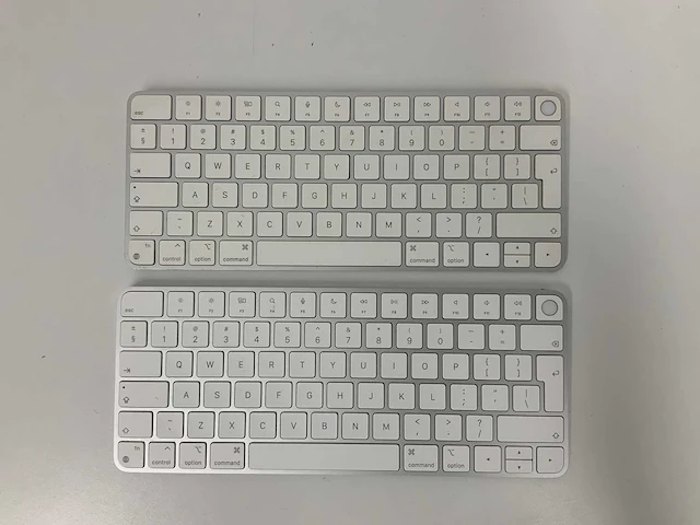 Apple - magic qwerty keyboard with touch id (2x) - afbeelding 1 van  2