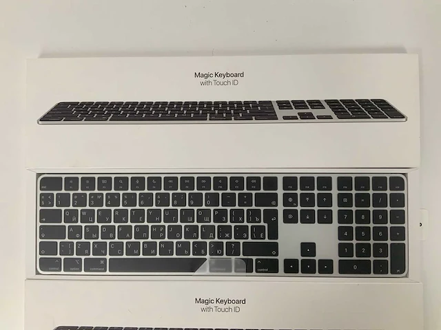 Apple - magic qwerty(grieks) keyboard with numeric keypad and touch id (2x) - afbeelding 2 van  3