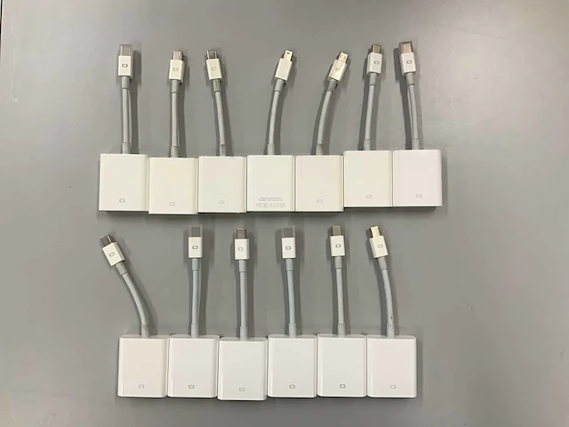 Apple - mini displayport to vga adapter (13x) - afbeelding 1 van  1