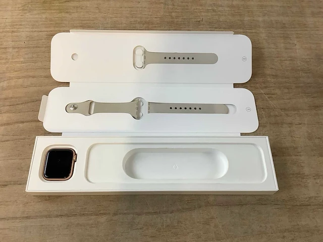 Apple - se - smartwatch gps gold aluminium - afbeelding 4 van  6