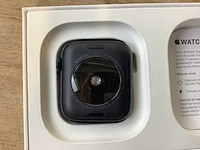 Apple - se - smartwatch gps + midnight aluminium - afbeelding 6 van  7