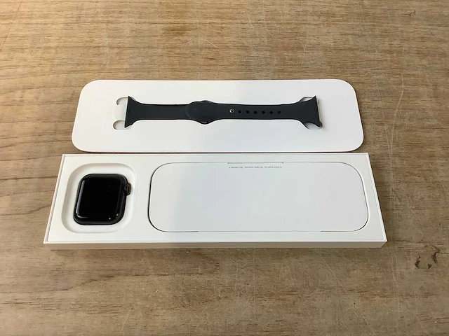 Apple - se - smartwatch gps + midnight aluminium - afbeelding 3 van  6