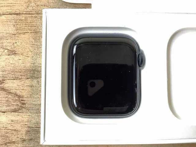 Apple - se - smartwatch gps midnight aluminium - afbeelding 5 van  7