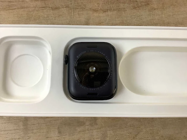 Apple - se - smartwatch gps midnight aluminium - afbeelding 5 van  6