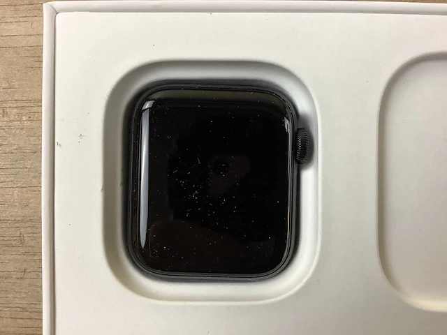 Apple - se - smartwatch gps + midnight aluminium - afbeelding 5 van  7