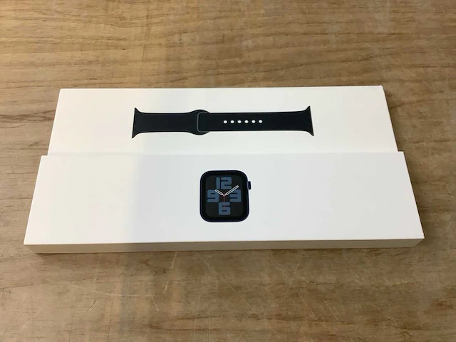 Apple - se - smartwatch gps midnight aluminium - afbeelding 3 van  7