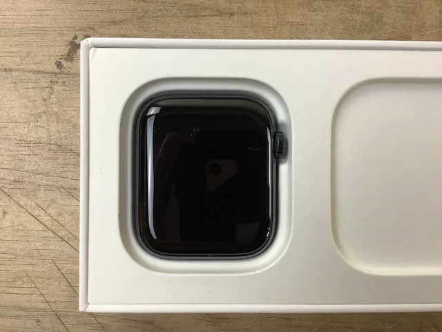 Apple - se - smartwatch gps midnight aluminium - afbeelding 5 van  7