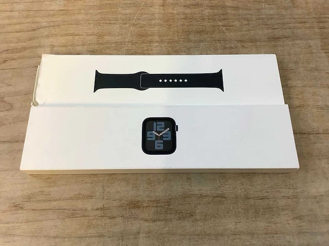 Apple - se - smartwatch gps + midnight aluminium - afbeelding 2 van  6