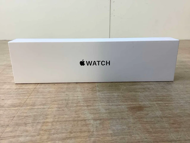 Apple - se - smartwatch gps silver aluminium - afbeelding 2 van  7