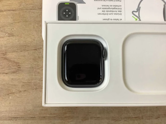 Apple - se - smartwatch gps space gray aluminium - afbeelding 3 van  5