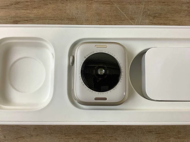 Apple - se - smartwatch gps starlight aluminium - afbeelding 6 van  7