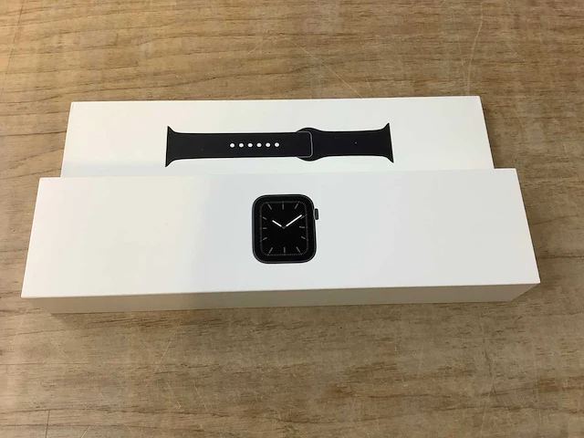 Apple - series 5- smartwatch gps space gray aluminium - afbeelding 3 van  7