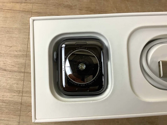Apple - series 5- smartwatch gps space gray aluminium - afbeelding 6 van  7