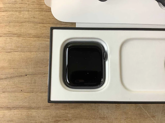 Apple - series 6 - smartwatch gps nike space gray aluminium - afbeelding 6 van  7
