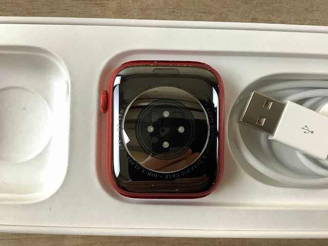 Apple - series 6 - smartwatch gps red aluminium - afbeelding 6 van  7