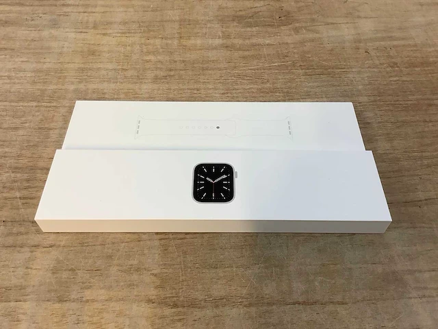 Apple - series 6 - smartwatch gps+ silver aluminium - afbeelding 3 van  7