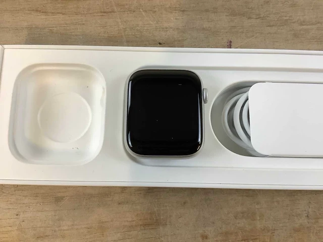 Apple - series 6 - smartwatch gps+ silver aluminium - afbeelding 6 van  7